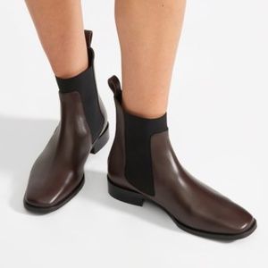 The Italian Leather Square Toe Chelsea Boot EVERLANE GUC